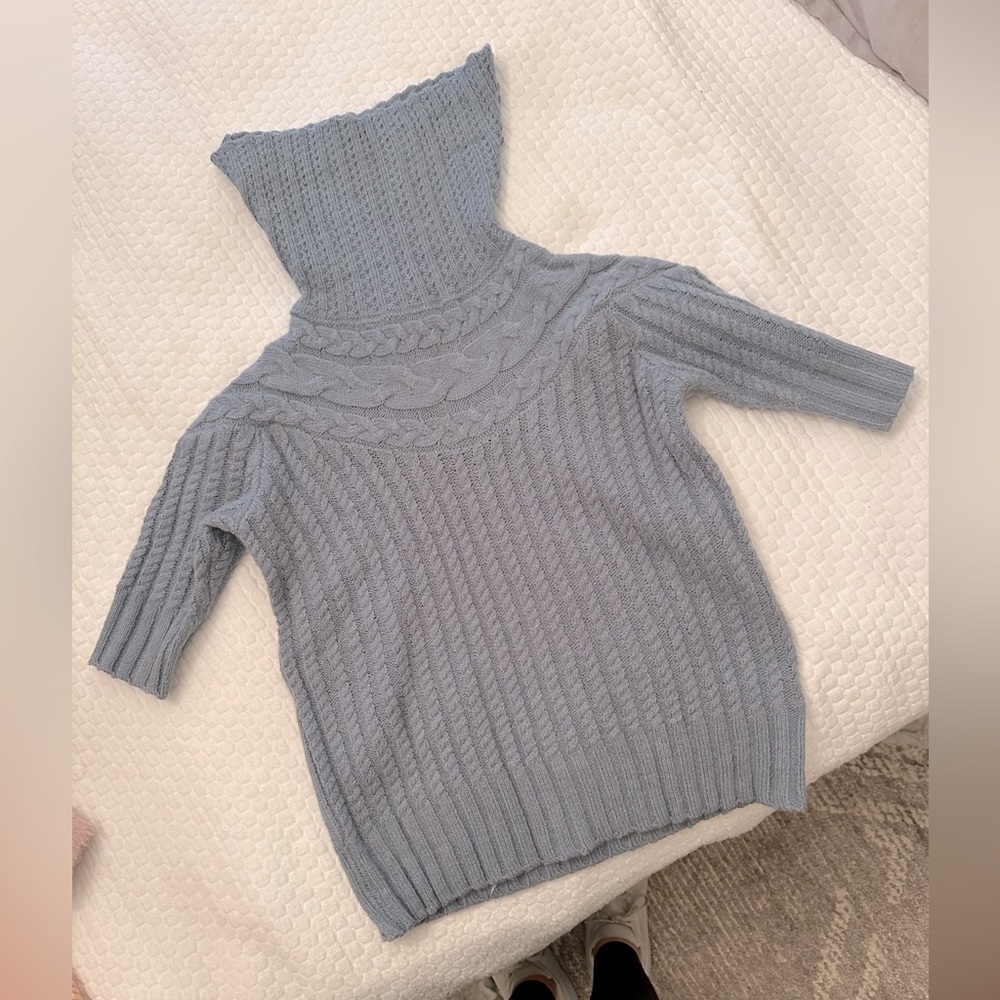 Girls short sleeve turtleneck sweater, size 7. Worn once, perfect condition.